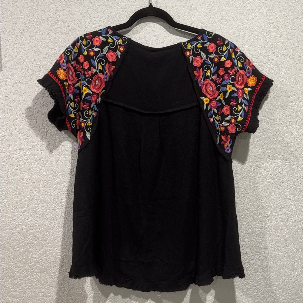 UMGEE Black Top with Floral Embroidered Sleeves - Picture 5 of 6